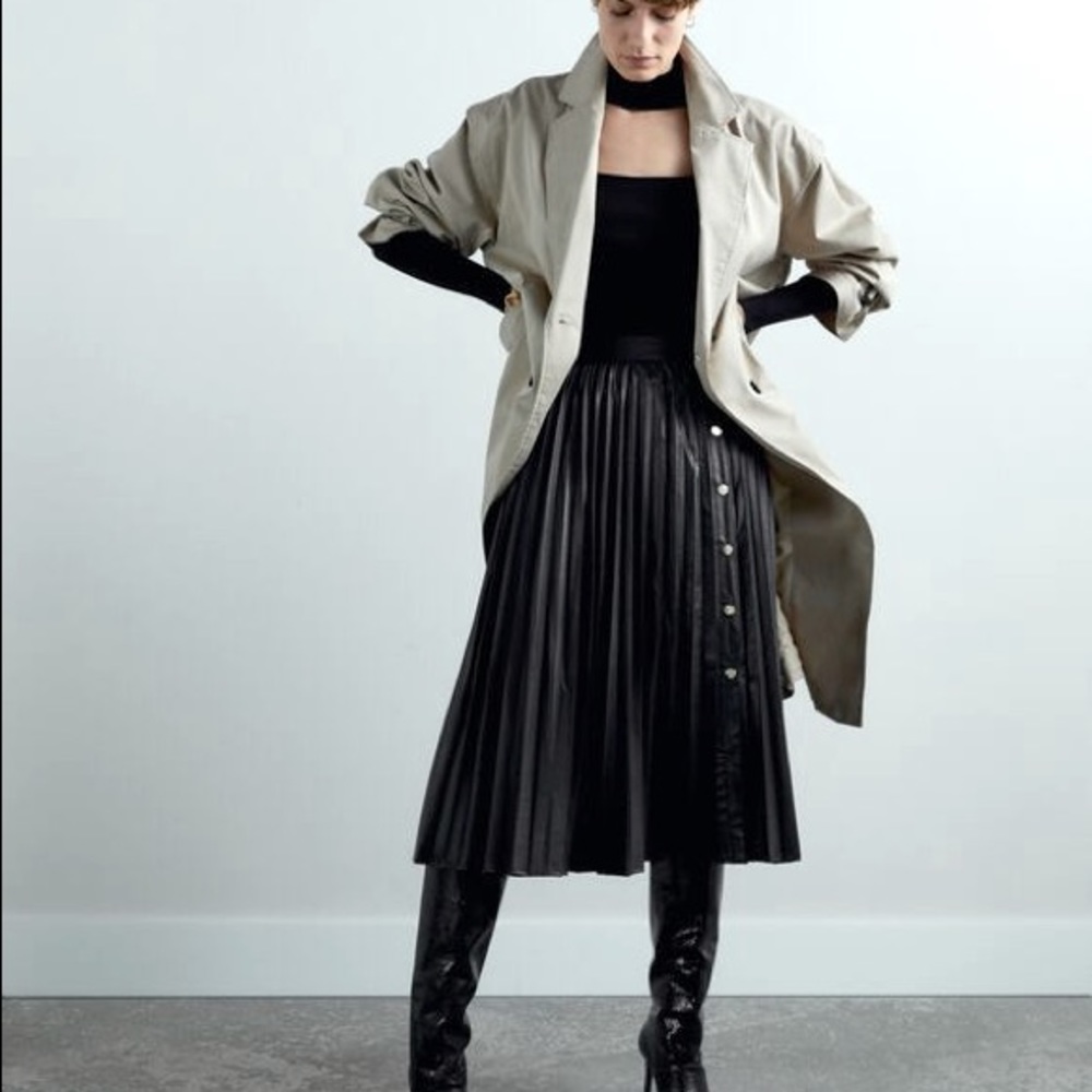 Zara pleated black skirt